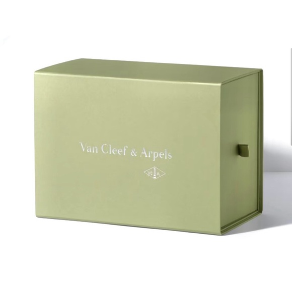 NEW Van Cleef & Arpel Gift Box - Picture 1 of 5